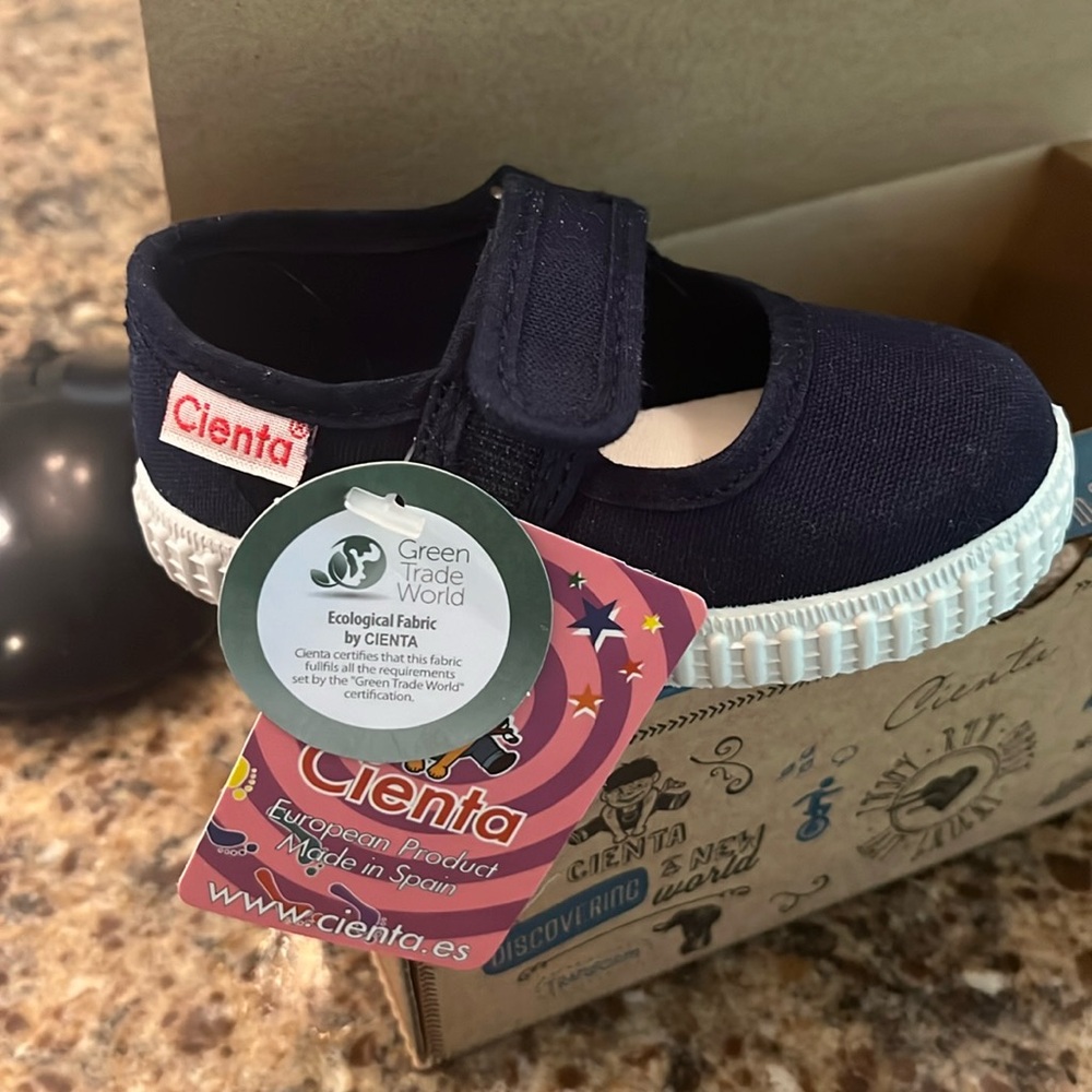 Baby girl Cienta navy shoes. Brand new